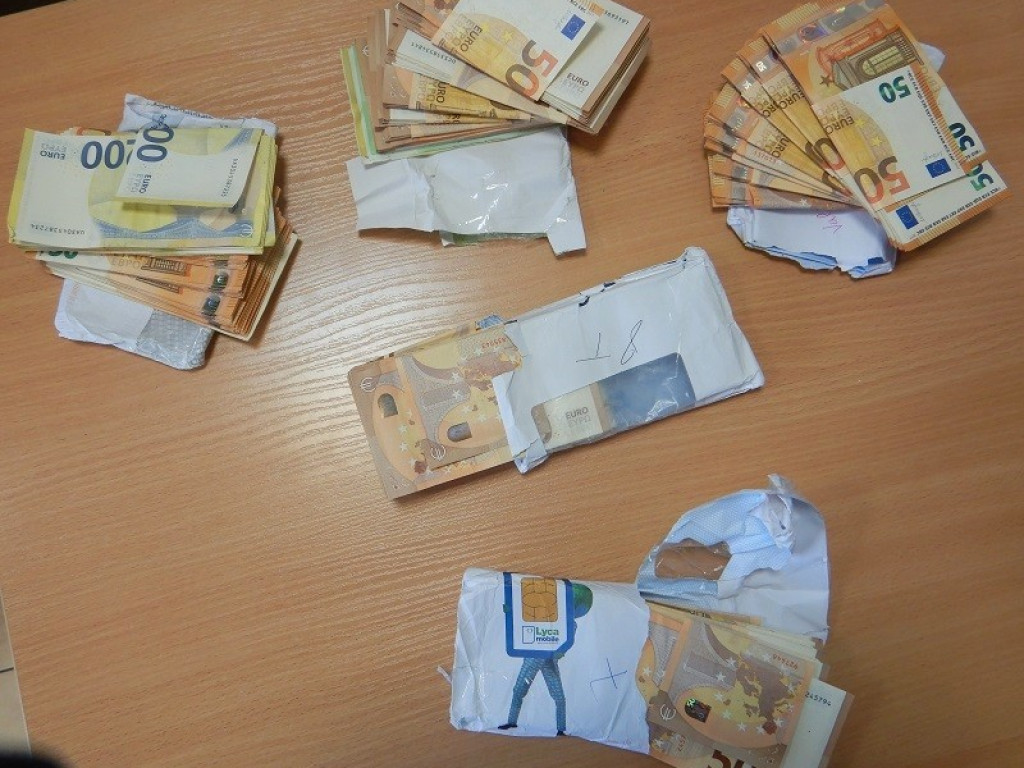 Skóra z wilka, podróbki i bursztyn - ciekawostki grudniowe KAS - ZDJĘCIA