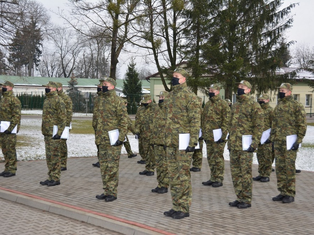 Ślubowanie nowo przyjętych funkcjonariuszy NOSG - ZDJĘCIA
