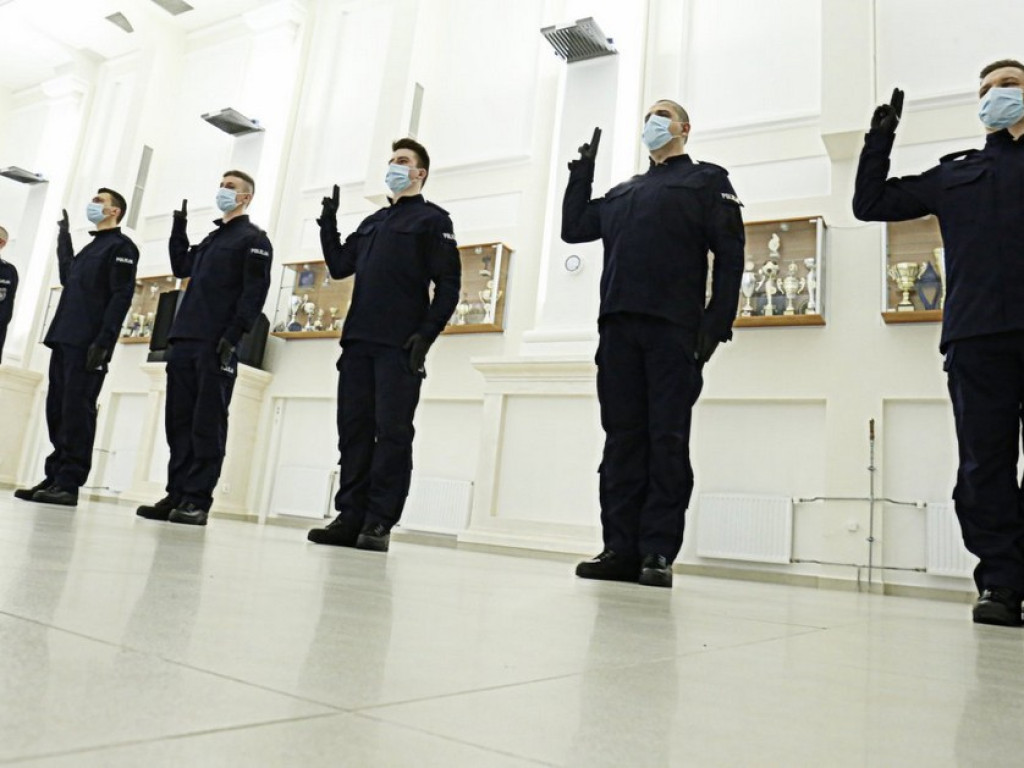 Nowi policjanci lubelskiego garnizonu. Zasilą również szeregi hrubieszowskiej komendy - ZDJĘCIA