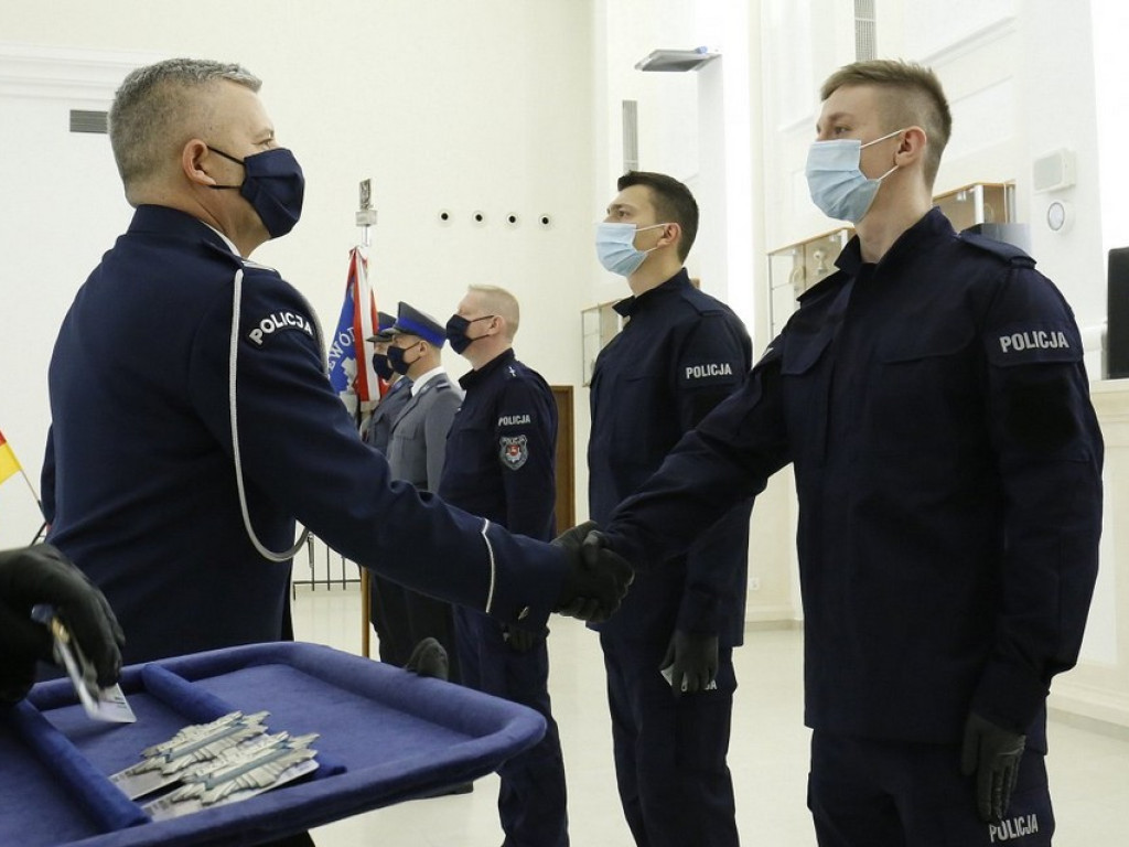 Nowi policjanci lubelskiego garnizonu. Zasilą również szeregi hrubieszowskiej komendy - ZDJĘCIA
