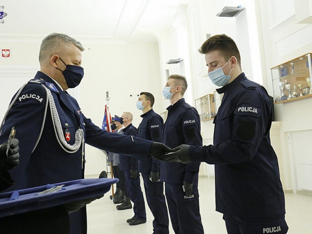 Nowi policjanci lubelskiego garnizonu. Zasilą również szeregi hrubieszowskiej komendy - ZDJĘCIA