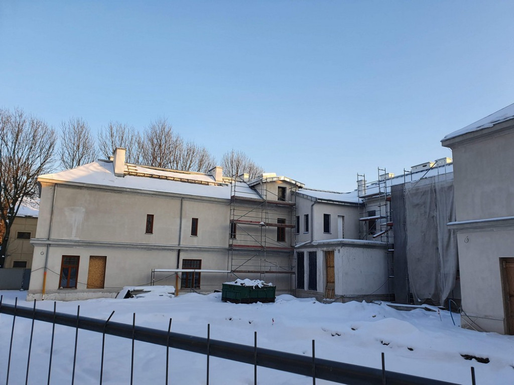 Hrubieszów: Ciąg dalszy remontu budynku Syndykatu Rolniczego - ZDJĘCIA