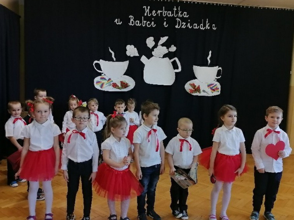 Hrubieszów: Święto Babci i Dziadka w Przedszkolu nr 2 - ZDJĘCIA