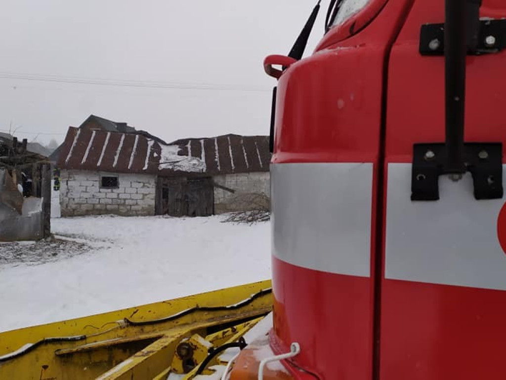 Wiatr uszkodził dachy na budynkach w Czerniczynie i Husynnem - ZDJĘCIA