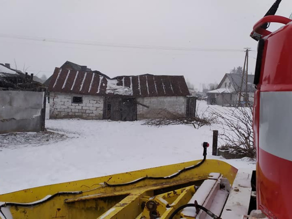 Wiatr uszkodził dachy na budynkach w Czerniczynie i Husynnem - ZDJĘCIA