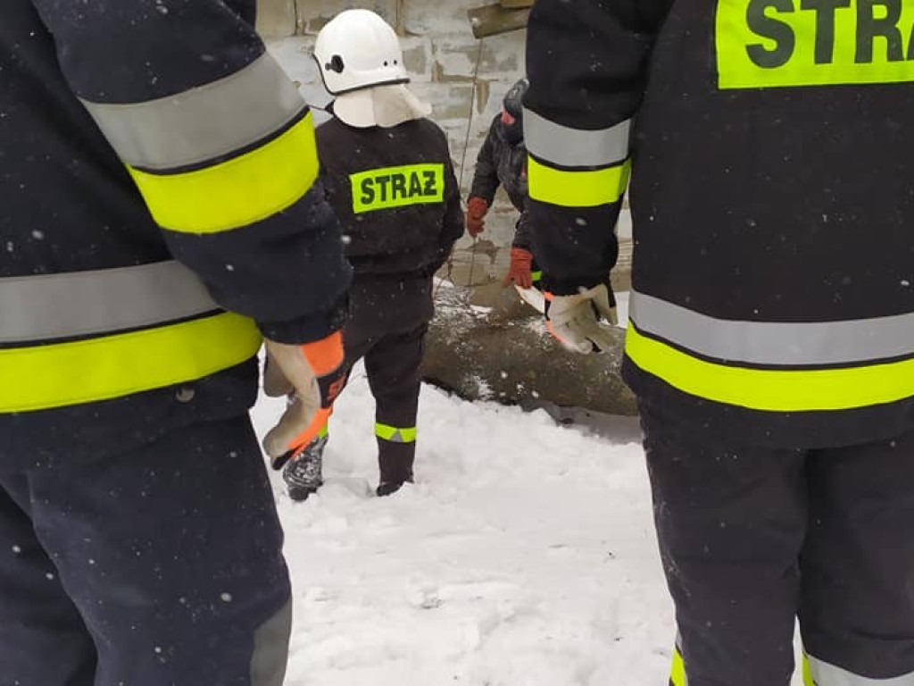 Wiatr uszkodził dachy na budynkach w Czerniczynie i Husynnem - ZDJĘCIA