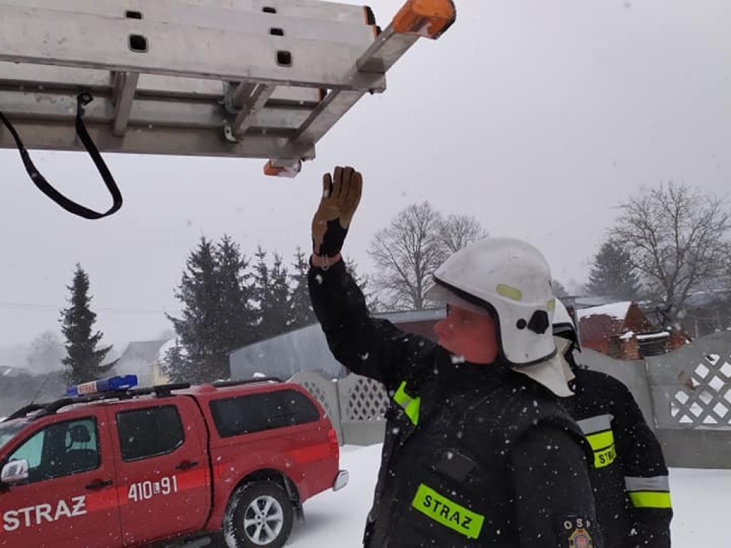 Wiatr uszkodził dachy na budynkach w Czerniczynie i Husynnem - ZDJĘCIA