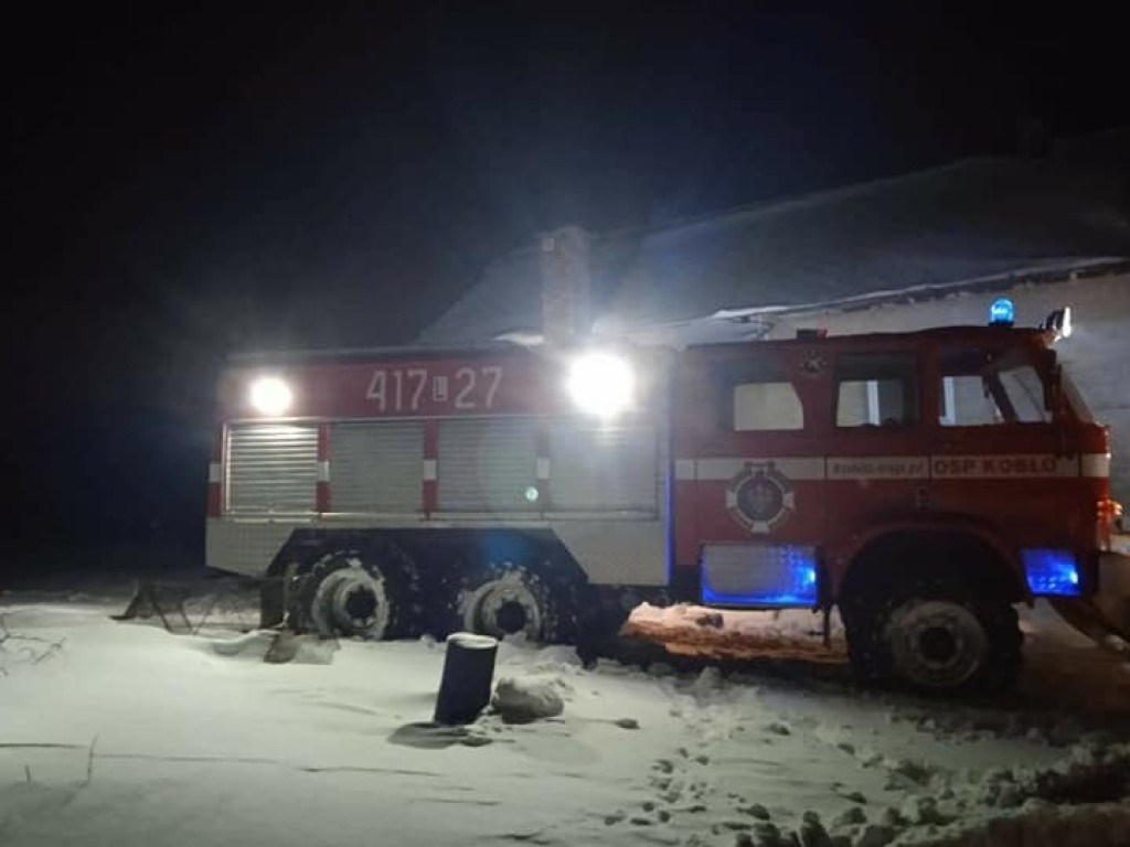 Gmina Horodło: Strażacy i drogowcy pomogli ratownikom w dotarciu przez zaspy do rodzącej kobiety - ZDJĘCIA