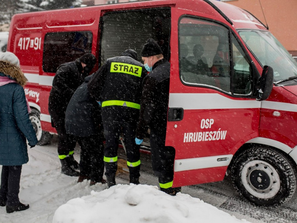 Strażacy z OSP Hrubieszów pomagają w dotarciu na szczepienia - ZDJĘCIA