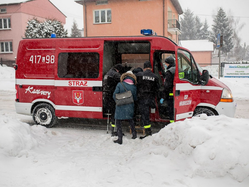 Strażacy z OSP Hrubieszów pomagają w dotarciu na szczepienia - ZDJĘCIA