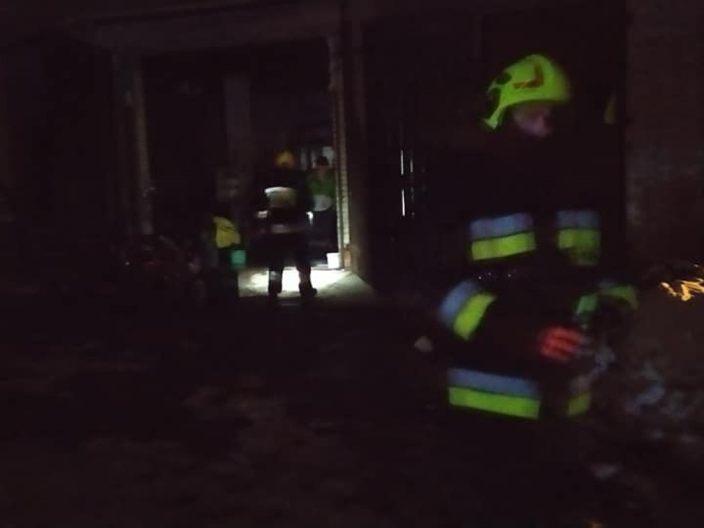 Kolejny pożar w Szpikołosach. Tym razem palił się warsztat mechaniczny - ZDJĘCIA