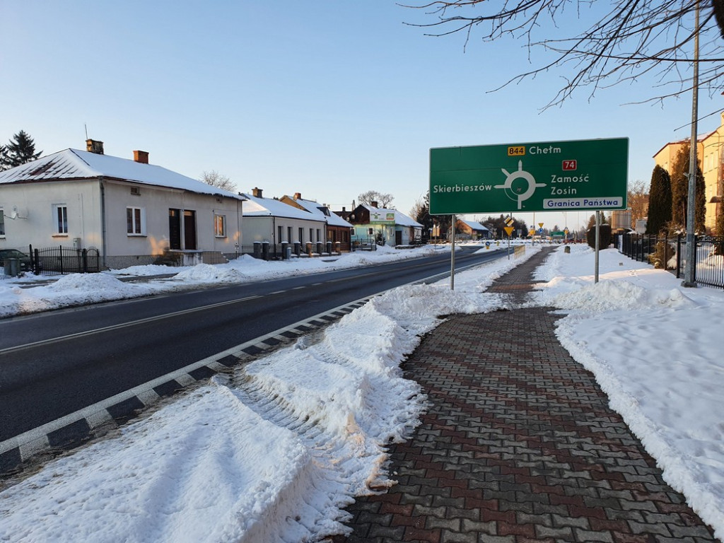 Hrubieszów: Pomoc dla województwa na parkingi przy basenie - ZDJĘCIA