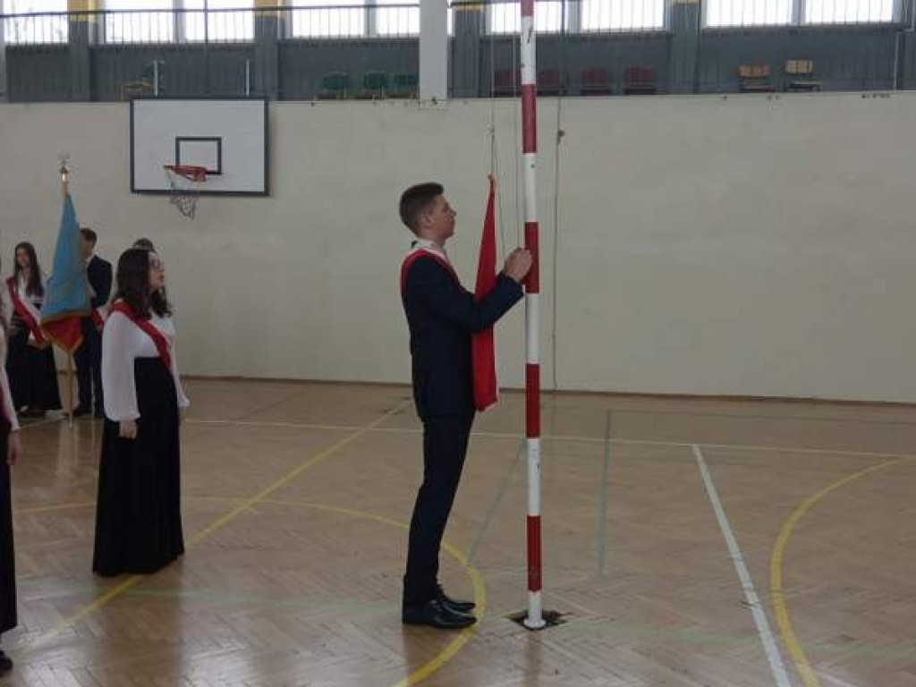 Ślubowanie klas pierwszych w hrubieszowskiej Trójce - ZDJĘCIA