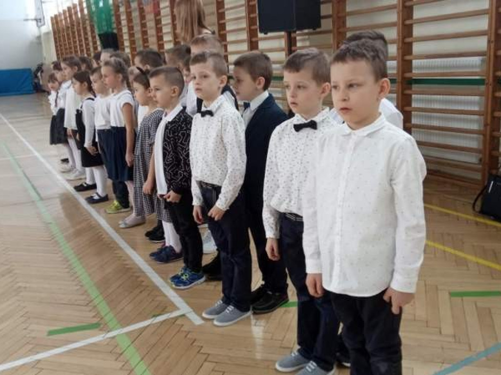 Ślubowanie klas pierwszych w hrubieszowskiej Trójce - ZDJĘCIA