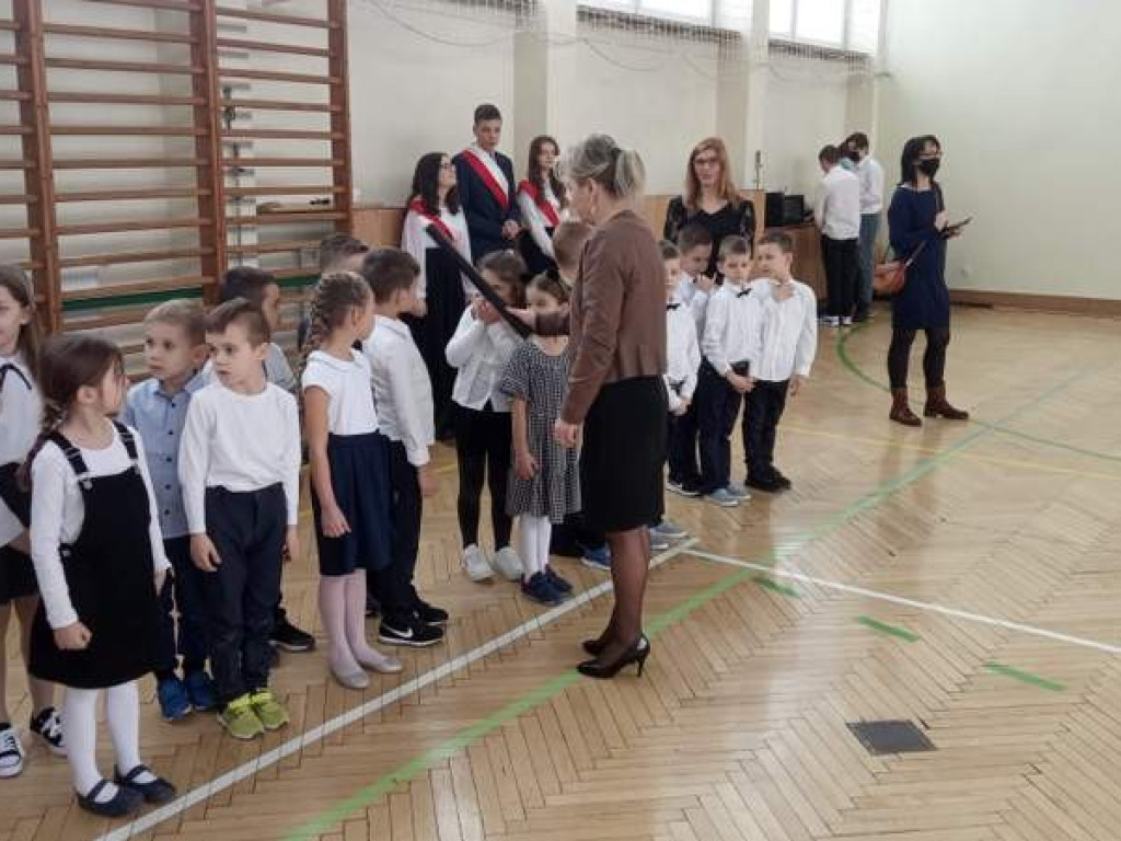 Ślubowanie klas pierwszych w hrubieszowskiej Trójce - ZDJĘCIA