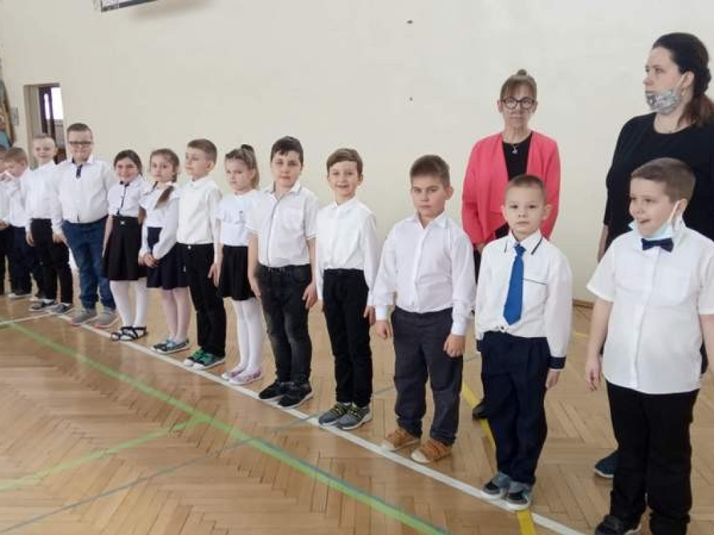 Ślubowanie klas pierwszych w hrubieszowskiej Trójce - ZDJĘCIA