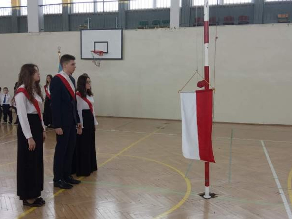Ślubowanie klas pierwszych w hrubieszowskiej Trójce - ZDJĘCIA