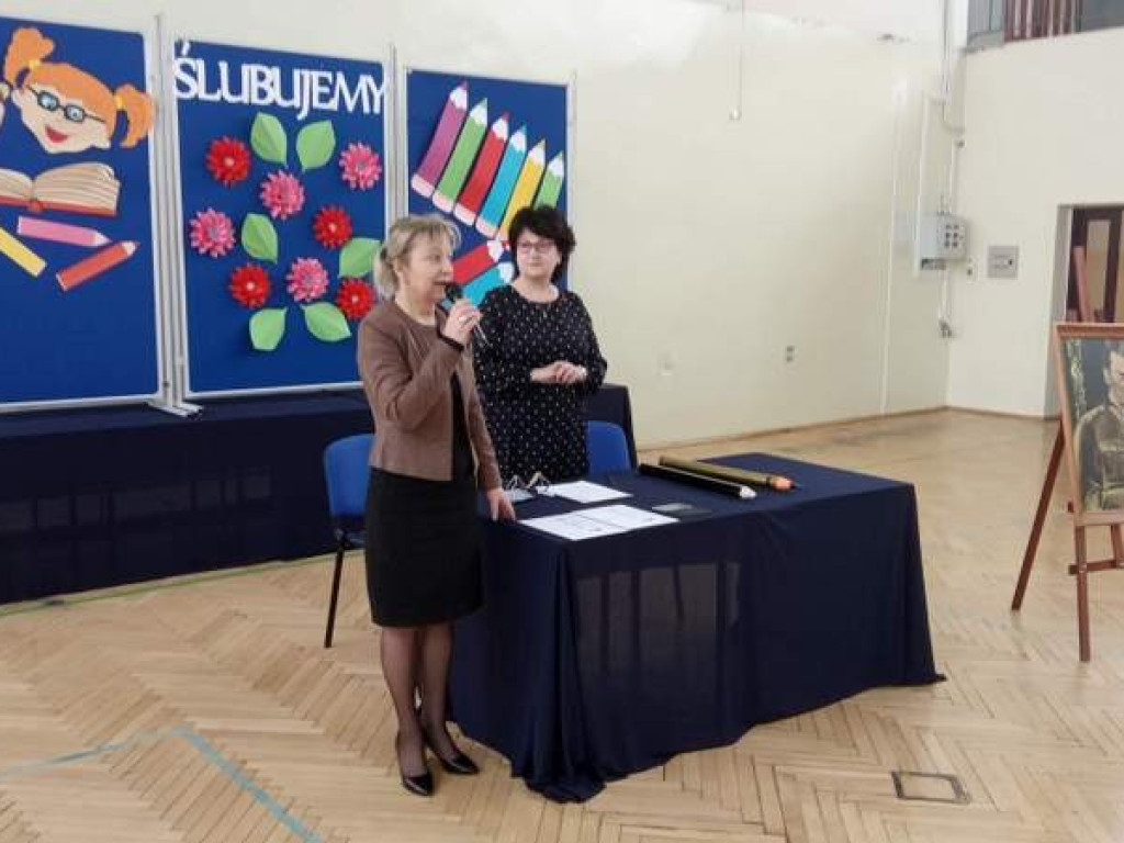 Ślubowanie klas pierwszych w hrubieszowskiej Trójce - ZDJĘCIA