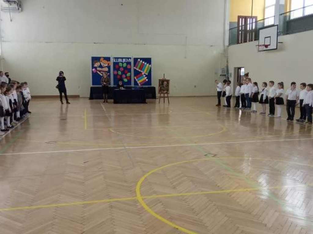Ślubowanie klas pierwszych w hrubieszowskiej Trójce - ZDJĘCIA