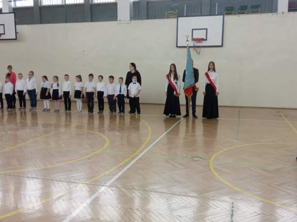 Ślubowanie klas pierwszych w hrubieszowskiej Trójce - ZDJĘCIA