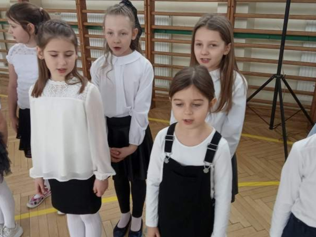 Ślubowanie klas pierwszych w hrubieszowskiej Trójce - ZDJĘCIA