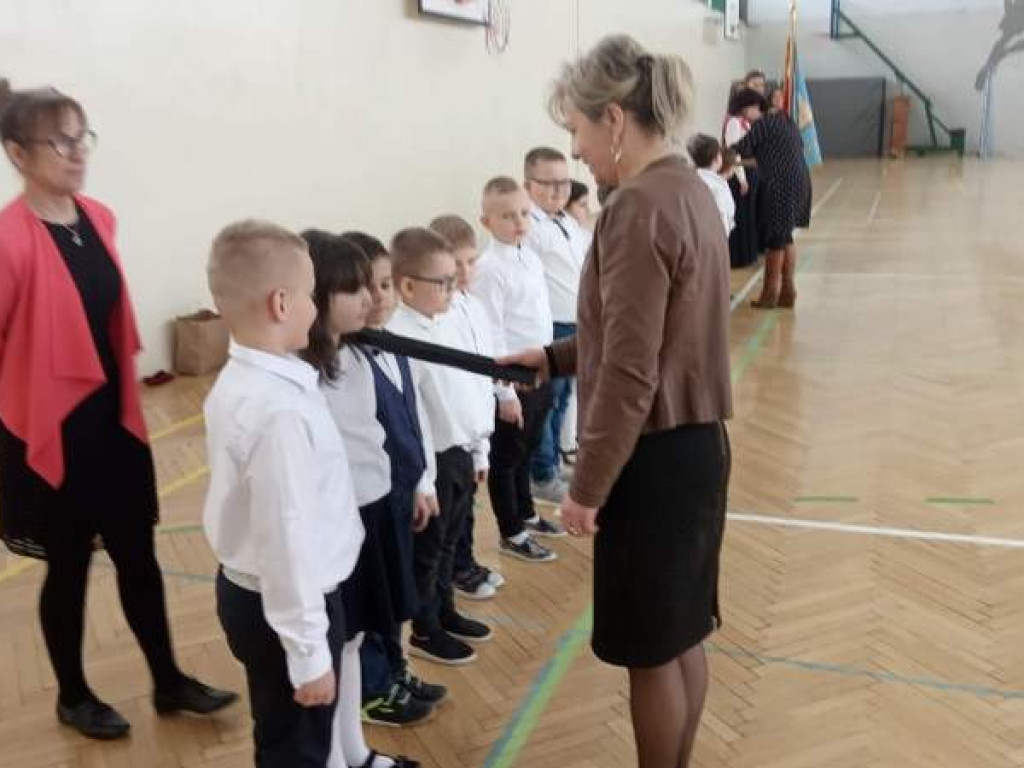 Ślubowanie klas pierwszych w hrubieszowskiej Trójce - ZDJĘCIA