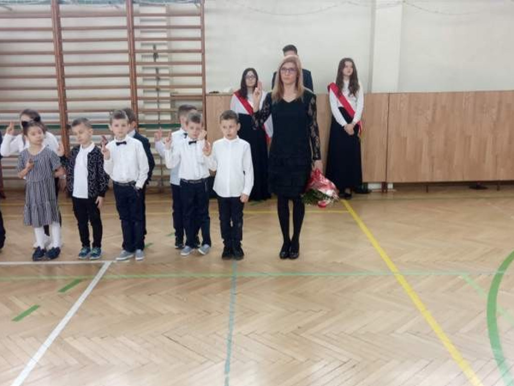 Ślubowanie klas pierwszych w hrubieszowskiej Trójce - ZDJĘCIA