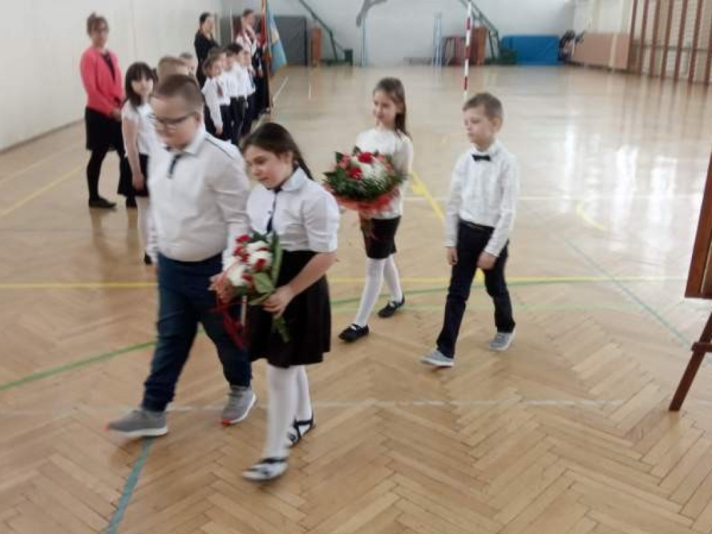 Ślubowanie klas pierwszych w hrubieszowskiej Trójce - ZDJĘCIA