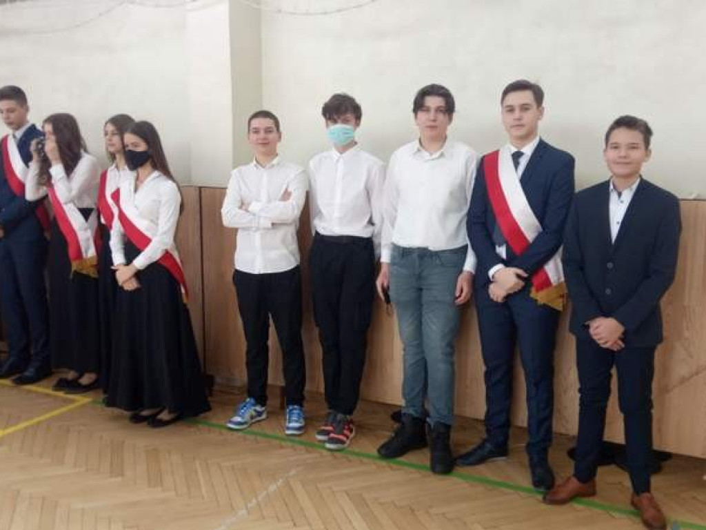 Ślubowanie klas pierwszych w hrubieszowskiej Trójce - ZDJĘCIA