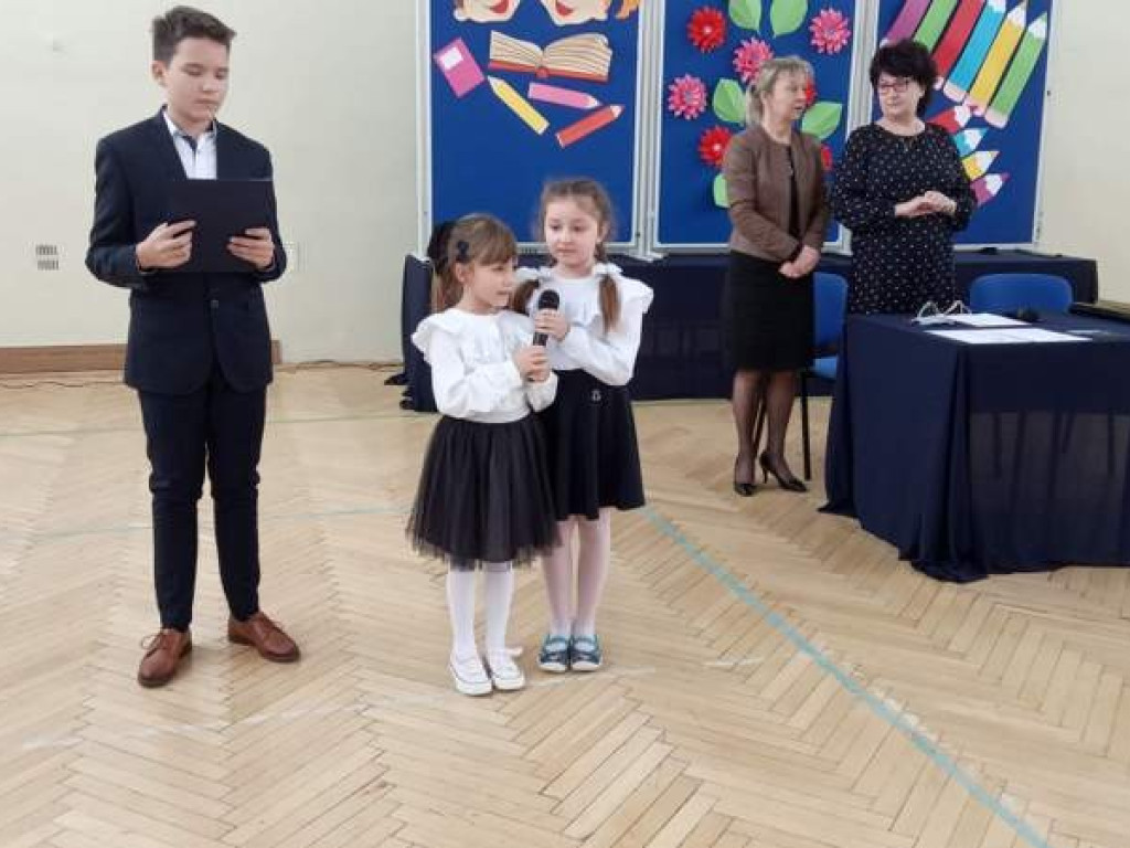 Ślubowanie klas pierwszych w hrubieszowskiej Trójce - ZDJĘCIA