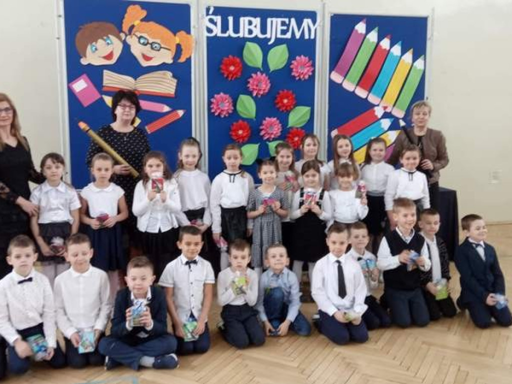 Ślubowanie klas pierwszych w hrubieszowskiej Trójce - ZDJĘCIA