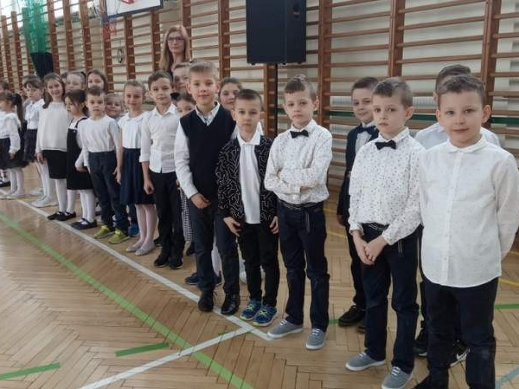 Ślubowanie klas pierwszych w hrubieszowskiej Trójce - ZDJĘCIA