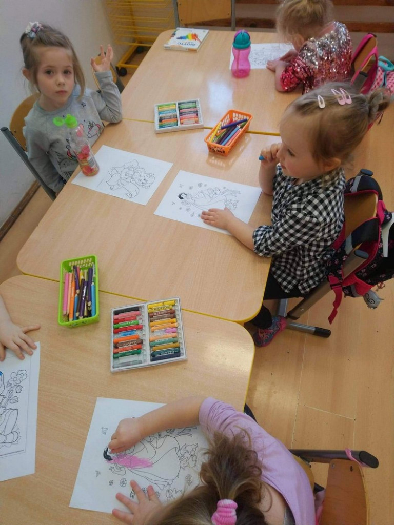Międzynarodowy Dzień Języka Ojczystego w Szkole Podstawowej w Czerniczynie - ZDJĘCIA