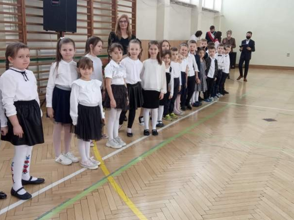 Ślubowanie klas pierwszych w hrubieszowskiej Trójce - ZDJĘCIA