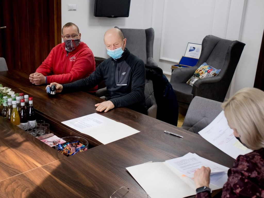 Miejskie dotacje na sport - umowy podpisane. Wszędzie cięcia, w Unii największe