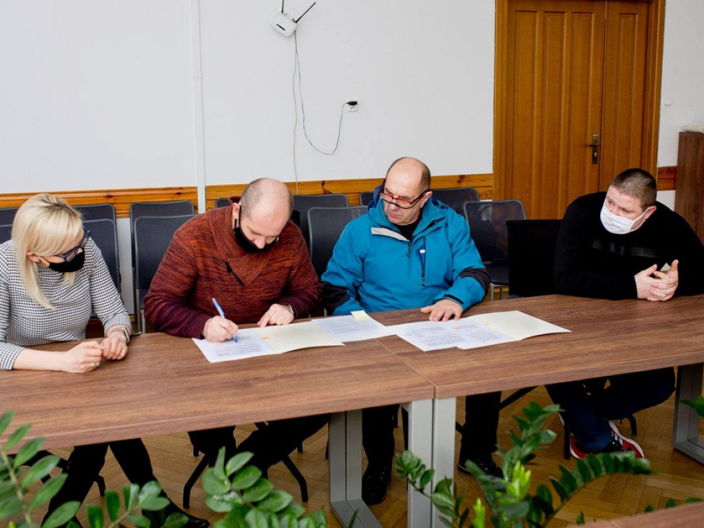 Miejskie dotacje na sport - umowy podpisane. Wszędzie cięcia, w Unii największe