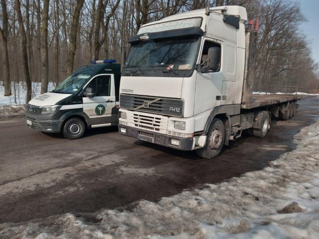 Karp: Z naczepą bez hamulców i obowiązkowego OC - ZDJĘCIA