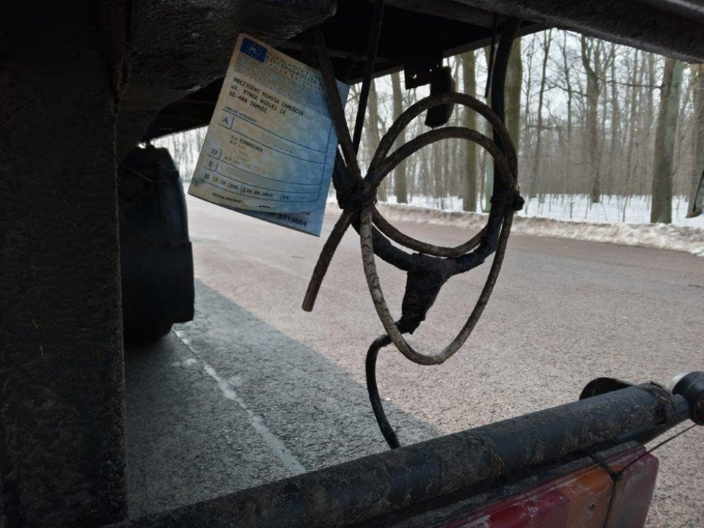 Karp: Z naczepą bez hamulców i obowiązkowego OC - ZDJĘCIA