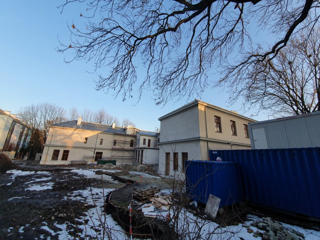 Hrubieszów: Ciągle trwa remont budynku Syndykatu Rolniczego - ZDJĘCIA