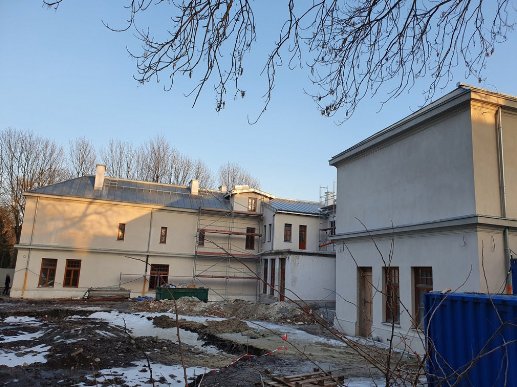 Hrubieszów: Ciągle trwa remont budynku Syndykatu Rolniczego - ZDJĘCIA