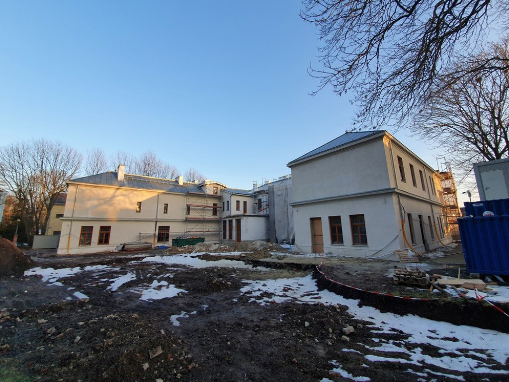 Hrubieszów: Ciągle trwa remont budynku Syndykatu Rolniczego - ZDJĘCIA