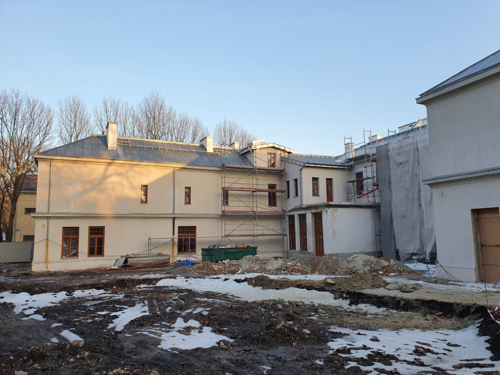 Hrubieszów: Ciągle trwa remont budynku Syndykatu Rolniczego - ZDJĘCIA