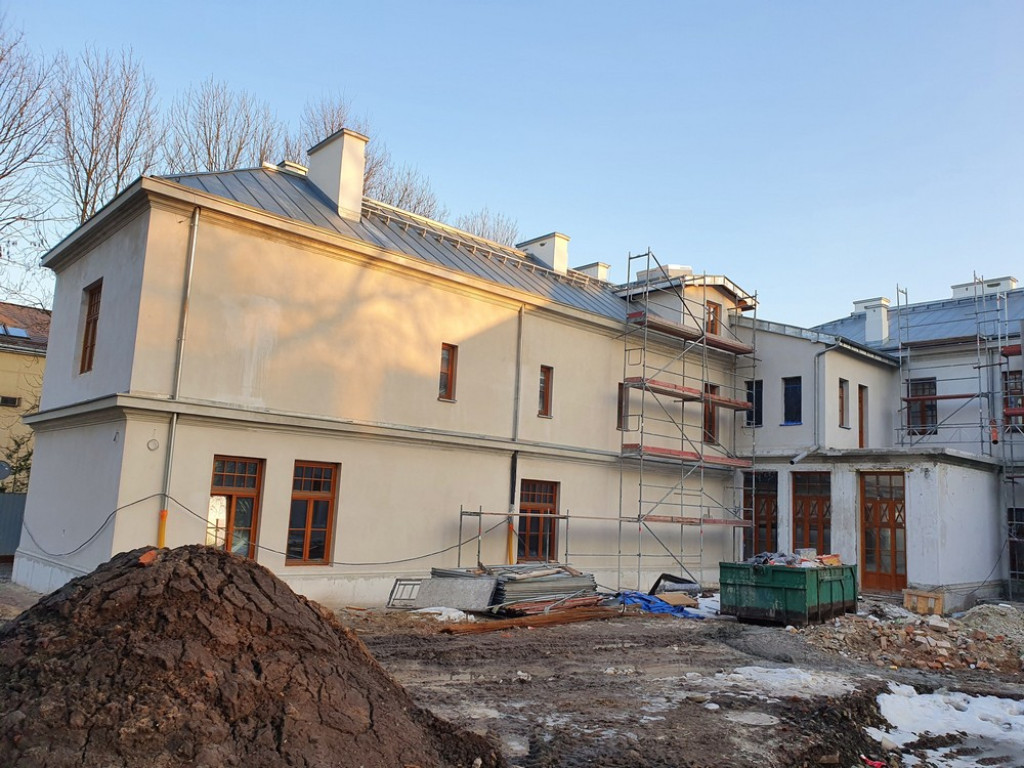Hrubieszów: Ciągle trwa remont budynku Syndykatu Rolniczego - ZDJĘCIA