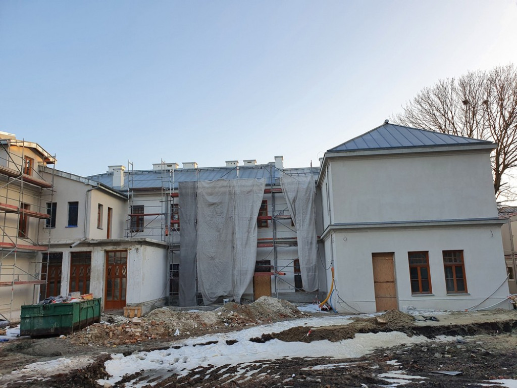 Hrubieszów: Ciągle trwa remont budynku Syndykatu Rolniczego - ZDJĘCIA