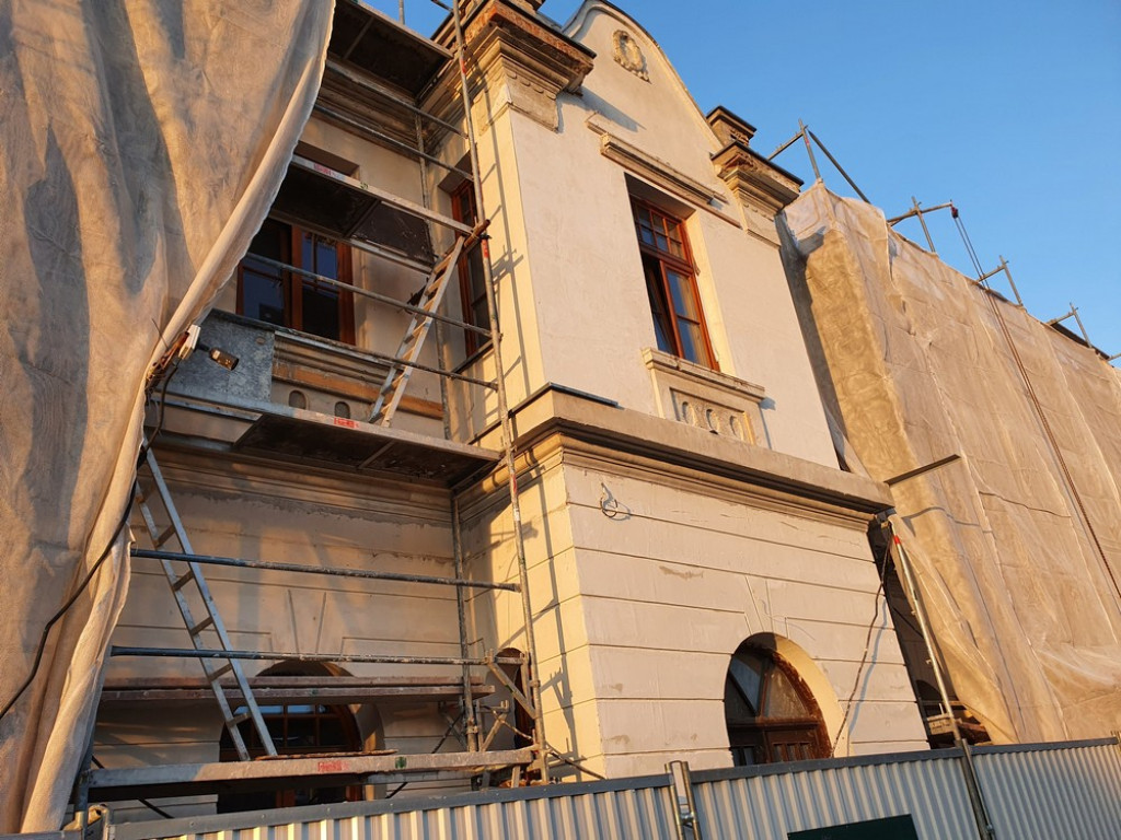 Hrubieszów: Ciągle trwa remont budynku Syndykatu Rolniczego - ZDJĘCIA