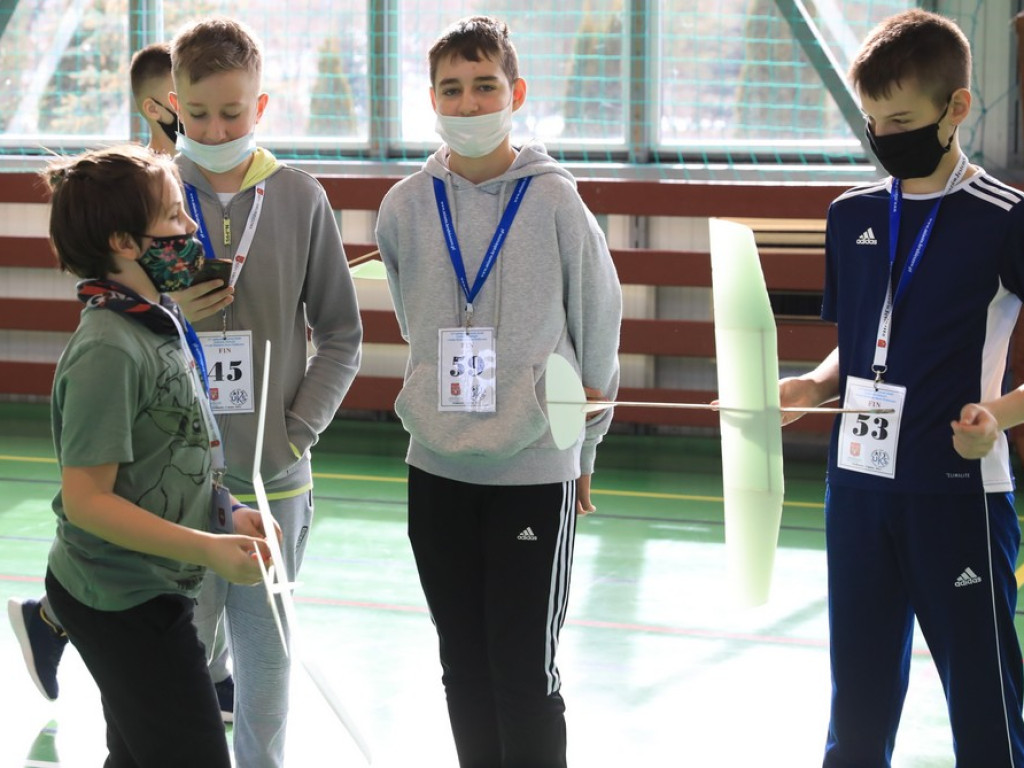 Hrubieszów: Za nami XIV Ogólnopolskie Zawody Modeli Szybowców Halowych klasy F1N - ZDJĘCIA, WIDEO