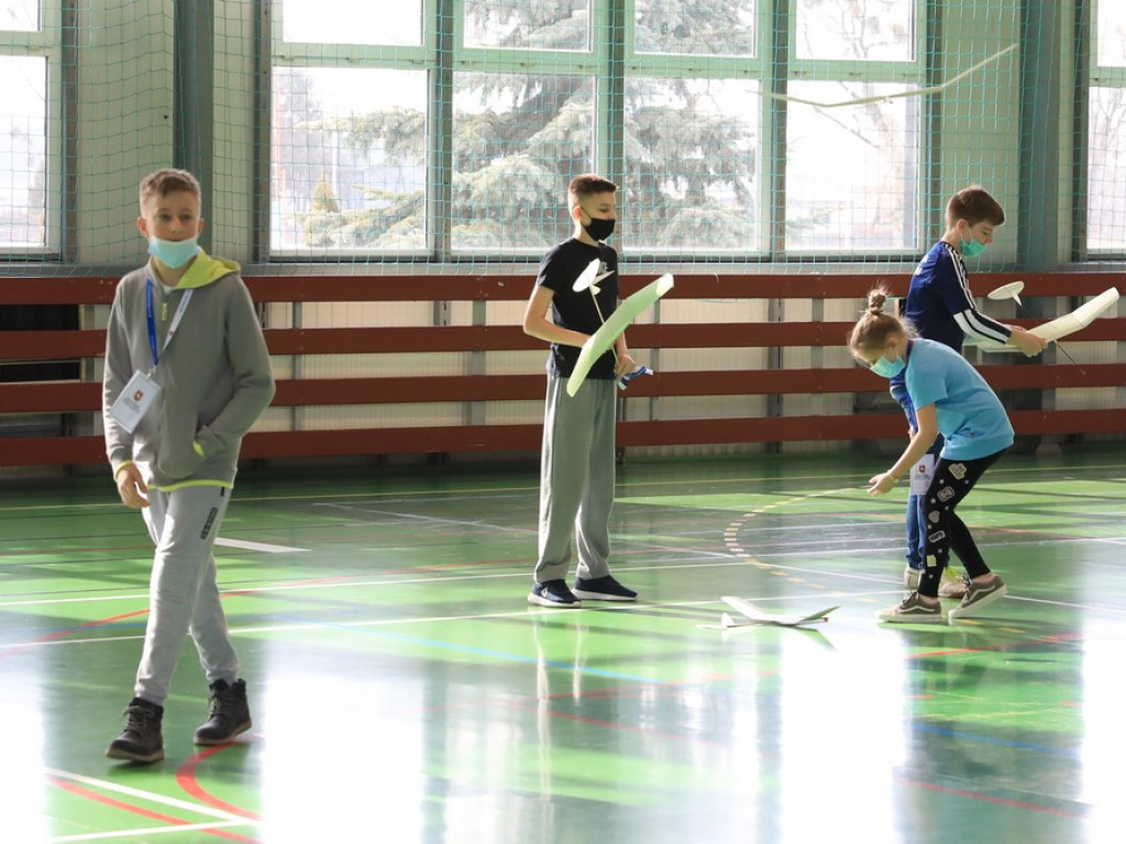 Hrubieszów: Za nami XIV Ogólnopolskie Zawody Modeli Szybowców Halowych klasy F1N - ZDJĘCIA, WIDEO