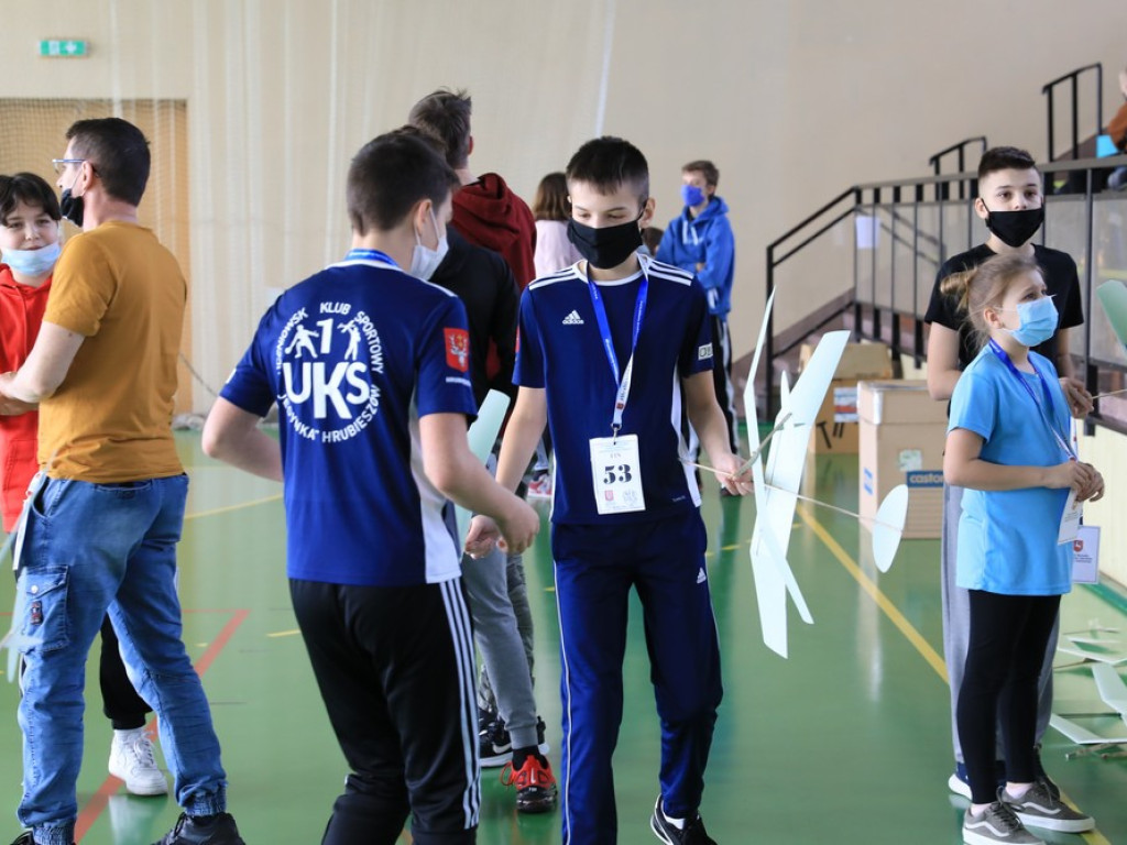 Hrubieszów: Za nami XIV Ogólnopolskie Zawody Modeli Szybowców Halowych klasy F1N - ZDJĘCIA, WIDEO