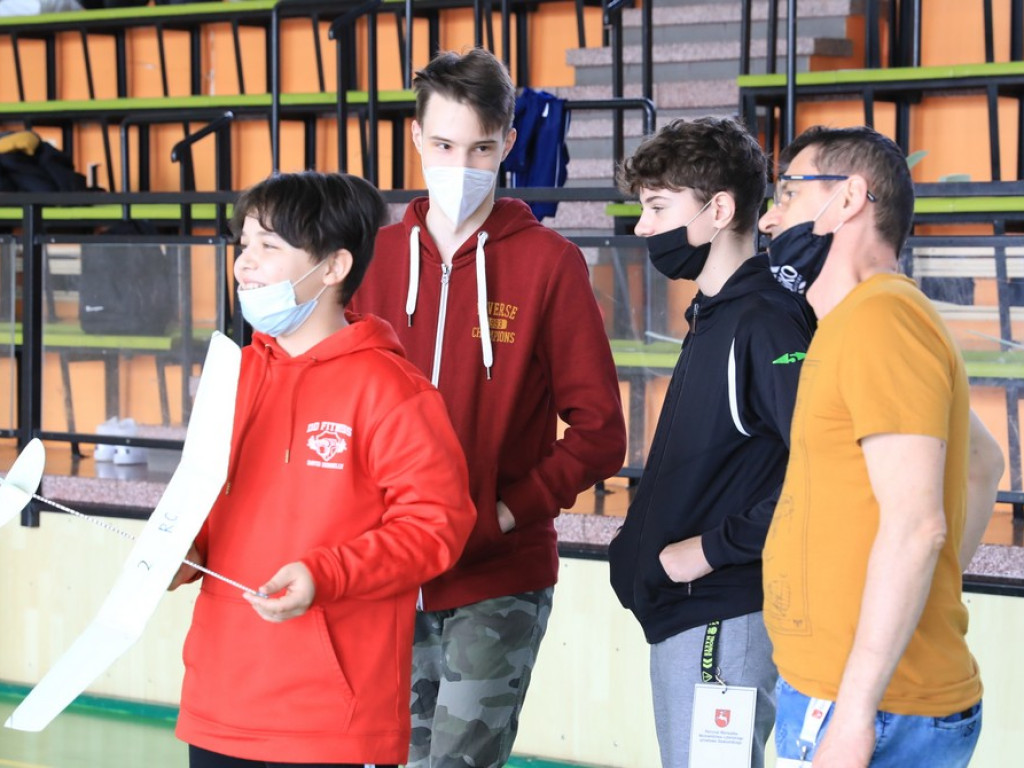 Hrubieszów: Za nami XIV Ogólnopolskie Zawody Modeli Szybowców Halowych klasy F1N - ZDJĘCIA, WIDEO