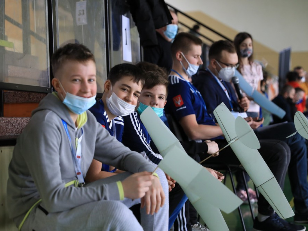 Hrubieszów: Za nami XIV Ogólnopolskie Zawody Modeli Szybowców Halowych klasy F1N - ZDJĘCIA, WIDEO